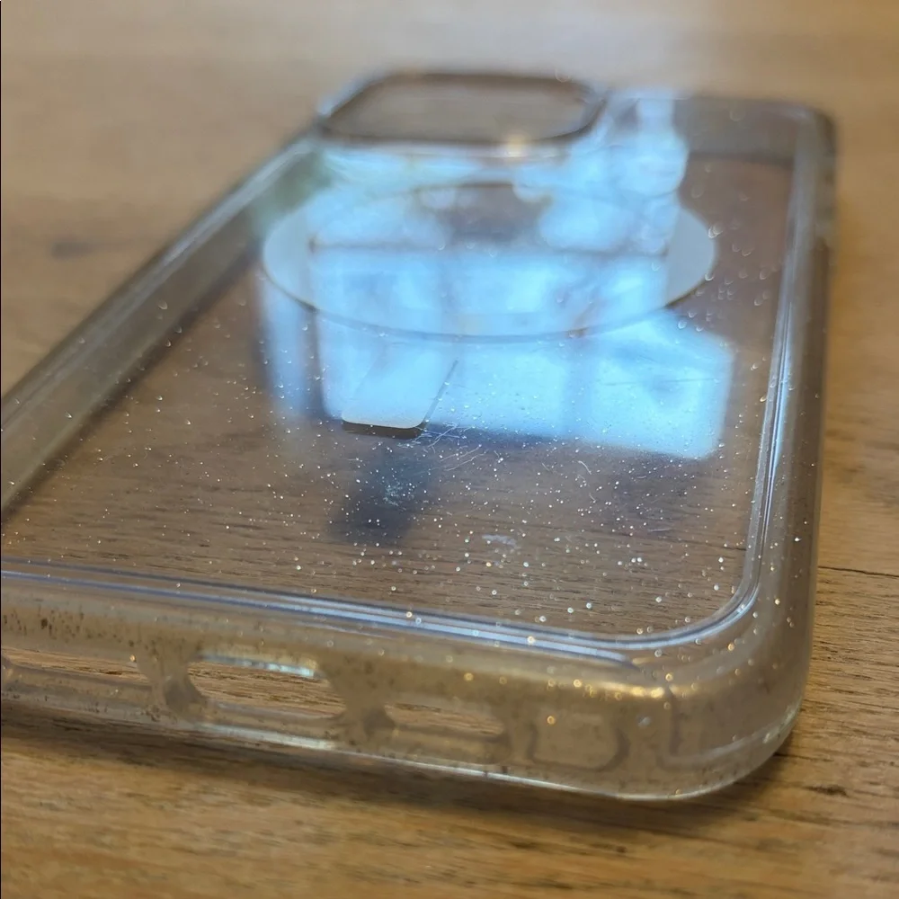 OTTERBOX | iPhone 14 Pro Max Symmetry Series+ Clear Case for MagSafe - Picture 4 of 10